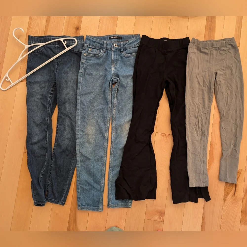 Bundle of stretchy pants and one legging  7-8